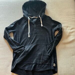 Men’s dark gray hoodie